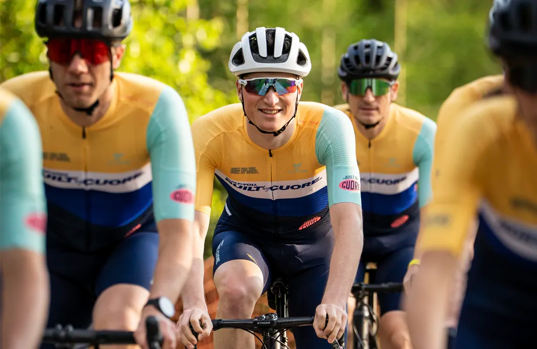 Radtrikots für Teams selbst gestalten mit CUORE