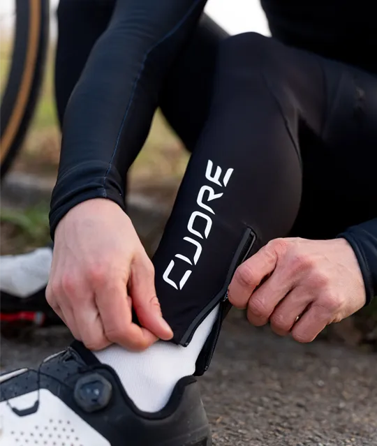 Rennradfahrer in CUORE Winter-Bekleidung