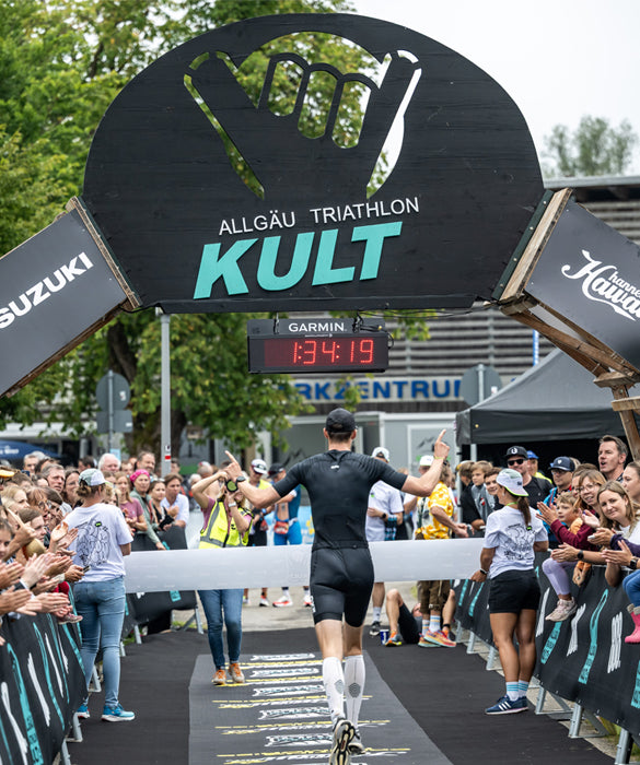 Kult, Heimspiel & pure Leidenschaft: Finn Sattler im CUORE Tri Suit beim Allgäu Triathlon